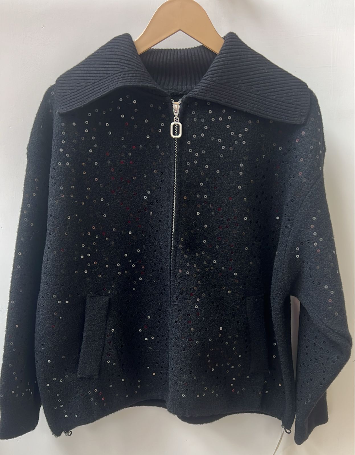 Elegant Sequin Embellished Black Winter Jacket - 7SG1612251595